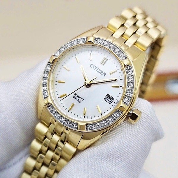 ساعة للنساء بقطر 26 mm