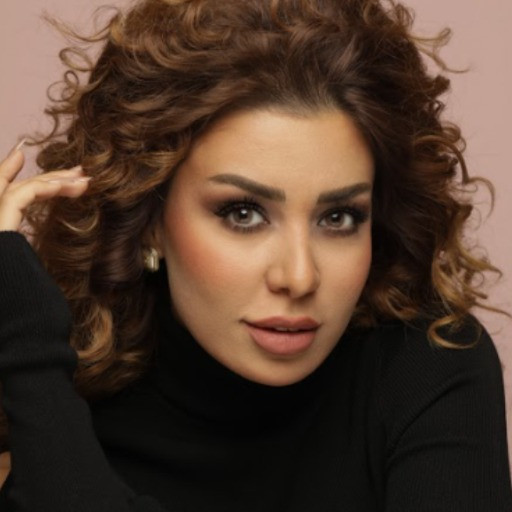 عدسات لاصقة سنوية