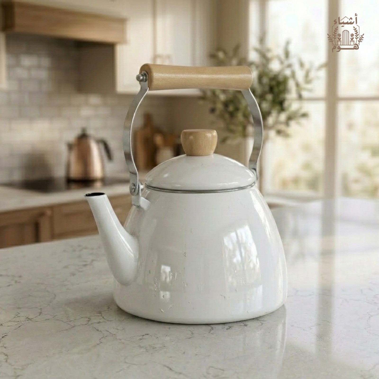 إبريق شاي غضار (إينامل) أبيض بمقبض خشبي
