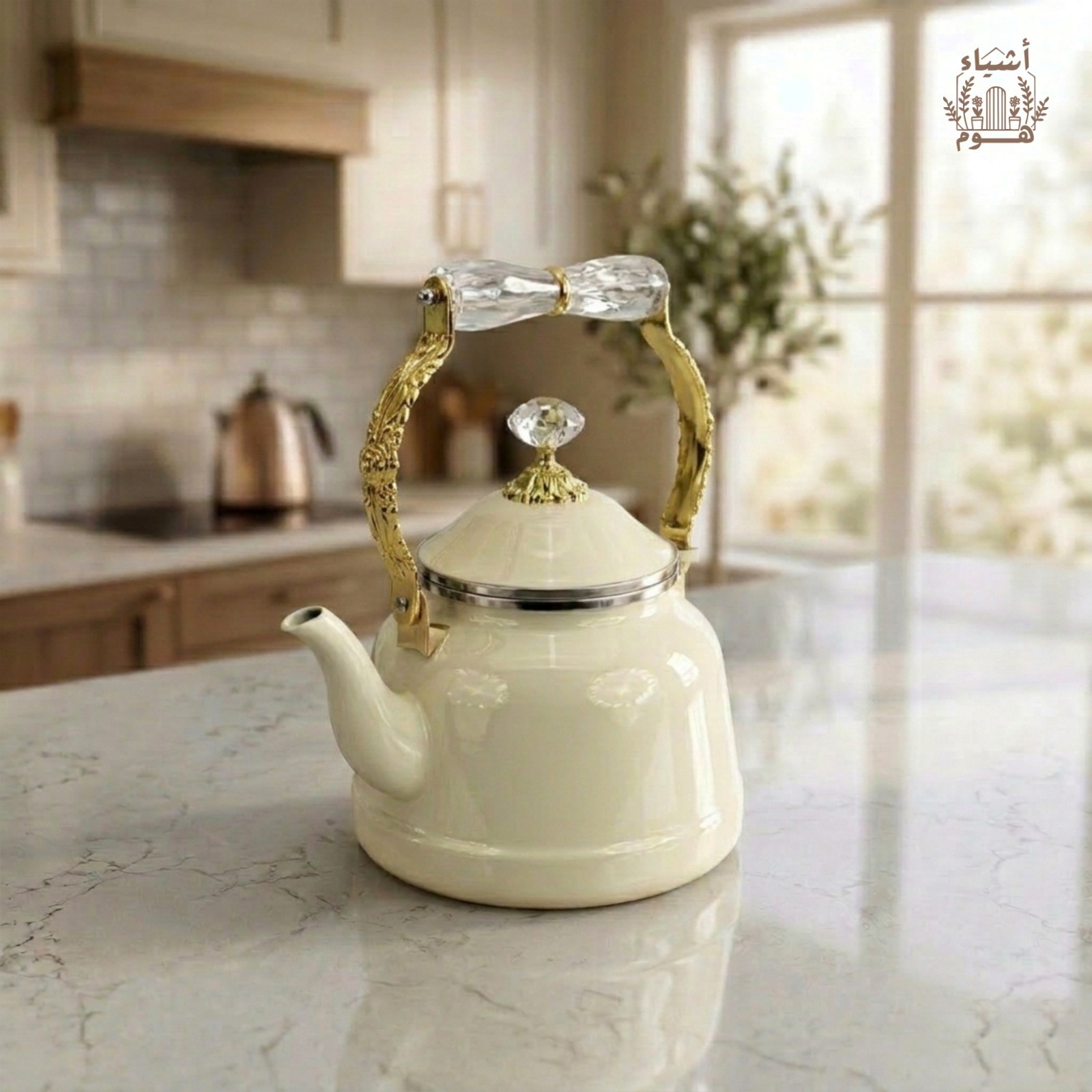 إبريق شاي سيراميك (أو غضار) فاخر بمقبض ذهبي ومقبض كريستالي