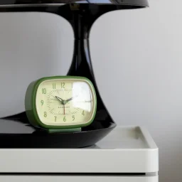 ساعة منبه ريترو – باللون الأخضر Kikkerland RETRO ALARM CLOCK GREEN