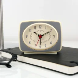 ساعة منبه كلاسيكية صغيرة – باللون الرمادي Kikkerland SMALL CLASSIC ALARM CLOCK GREY