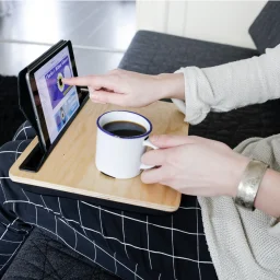 مكتب iBed للكمبيوتر المحمول – خشبي Kikkerland IBED LAP DESK WOOD