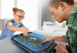 لعبة هوكي الهواء الإلكترونية من أمباسادور - سلسلة هايبر نيون Ambassador Electronic Arcade Air Hockey - Hyper Neon Series