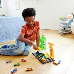 مجموعة لعب مدينة هوت ويلز "محطة الوقود الفائقة" Hot Wheels City Super Fuel Station Playset