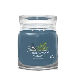 شمعة "يانكي كاندل" (Yankee Candle) الحجم المتوسط (Signature Medium Jar) - أرز خليج البحر Yankee Candle Signature Medium Jar - Bayside Cedar