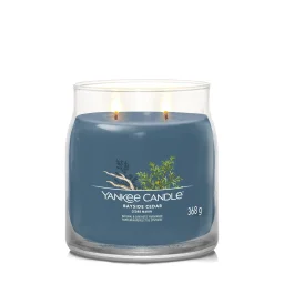 شمعة "يانكي كاندل" (Yankee Candle) الحجم المتوسط (Signature Medium Jar) - أرز خليج البحر Yankee Candle Signature Medium Jar - Bayside Cedar