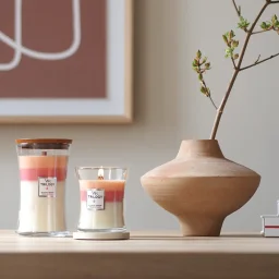 شمعة "وود ويك" (WoodWick) ثلاثية الطبقات (Trilogy) كبيرة - بستان الأزهار WoodWick Trilogy Large Candle - Blooming Orchard