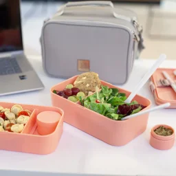 صندوق غداء "أومامي" قابل للتكديس (Nestable Bento Box) - لون وردي مرجاني Umami Nestable Bento Box - Coral Pink