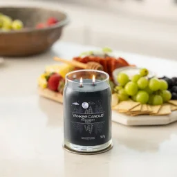 شمعة "يانكي كاندل" (Yankee Candle) الحجم الكبير (Signature Large Jar) - ليلة منتصف الصيف Yankee Candle Signature Large Jar - Midsummer's Night