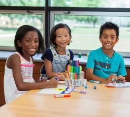 كرايولا - برج 50 قلم تلوين "بيب-سكويكس" قابل للغسل بتصميم تلسكوبي Crayola 50 Ct Telescoping Washable Pip-Squeaks® Markers Tower