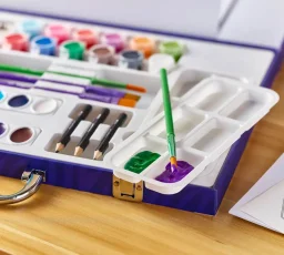 كرايولا - حقيبة فنية مع مسند للرسم Crayola Easel Art Case