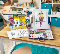 كرايولا - حقيبة فنية مع مسند للرسم Crayola Easel Art Case