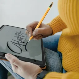 موماكس Mag.Link قلم ستايلس مغناطيسي نشط TP10 (Yellow) Momax Mag.Link Pop Magnetic active stylus pen TP10 (Yellow)