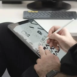 غطاء حماية ضد السقوط هايفن مع واقي شاشة غرافيك SketchR - لآيباد إير 10.9 بوصة Hyphen SketchR Graphic Screen Protector + Drop Protection Case - iPad Air 10.9