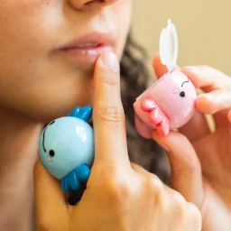 كيكر لاند ملمع شفاه على شكل أكسولوتل Kikkerland Axolotl Lip Gloss
