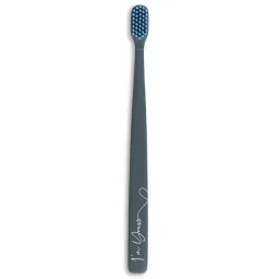 فليبر عبوة كومبو 2 في 1 غطاء فرشاة أسنان وفرشاة أسنان بلاي آي لوف - سيمبليسيتي Flipper Play iLove Toothbrush Cover & Toothbrush 2-in-1 Combo Pack - Simplicity