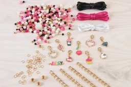 ميك إت ريل جوسي كوتور أساور وردية وثمينة Make It Real Juicy Couture Pink And Precious Bracelets