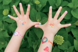 ملصقات أظافر بفيونكات وقلوب وأحجار لامعة – 261 قطعة Bow, Heart and Sparkling Gem Nail Stickers - 261 Pieces
