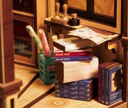 مكتبة شكسبير المصغّرة – زاوية كتب Shakespeare Bookstore Book Nook