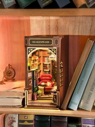مكتبة شكسبير المصغّرة – زاوية كتب Shakespeare Bookstore Book Nook