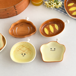 طبق سيراميك صغير بتصاميم مخبوزات لطيفة Small Ceramic Plate with Cute Pastry Designs