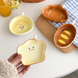 طبق سيراميك صغير بتصاميم مخبوزات لطيفة Small Ceramic Plate with Cute Pastry Designs