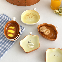 طبق سيراميك صغير بتصاميم مخبوزات لطيفة Small Ceramic Plate with Cute Pastry Designs