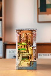زاوية كتب ساكورا دينسيا Sakura Densya Book Nook