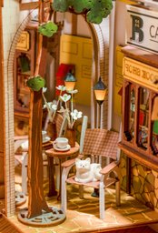 زاوية الكتب – مدينة الشمس Sunshine City Book Nook