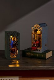 بيت الكتب السحري المصغّر Magical Miniature Book House