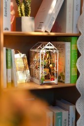 بيت الحديقة المصغّر – زاوية كتب Miniature Garden House Book Nook