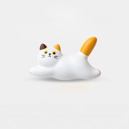 مغناطيس ثلاجة القط الأبيض بذيل ذهبي White Cat with Golden Tail Fridge Magnet