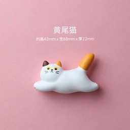 مغناطيس ثلاجة القط الأبيض بذيل ذهبي White Cat with Golden Tail Fridge Magnet