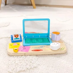 ميليسا آند دوغ لوحة أنشطة مكتبية للعمل واللعب Melissa & Doug Work & Play Desktop Activity Board
