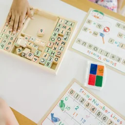 ميليسا آند دوغ مجموعة أختام خشبية تعليمية للحروف الأبجدية Melissa & Doug Wooden Abc Activity Stamp Set