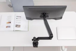 ذراع حامل شاشة فردي يثبت على عمود من "جيم أون" (GAMEON) للمقاسات 17-32 بوصة - لون أسود GAMEON Pole-Mounted Single Monitor Arm 17"-32" - Black