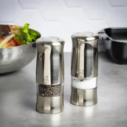 طقم هدايا مطاحن فلفل وملح "بيجو زيلي" (Peugeot Zeli) بطول 14 سم - كروم غير لامع (Brushed Chrome) Peugeot Zeli Pepper & Salt Mill Gift Set 14cm - Brushed Chrome
