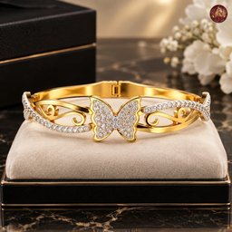 سوار الفراشة الملكي المرصع بالكريستال من متجر عشتار Royal Crystal Butterfly Luxury Bangle From Ishtar Store