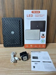 لوحة إضاءة تصوير YM-240 بـ240 حبة LED ثنائية اللون وبطارية 4000mAh - طقم يدوي/مكتبي مع قاعدة هوت شو YM-240 LED Video Light 4000mAh