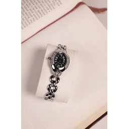 ساعة كارتير نسائية فضية مرصعة مع تصميم بيضاوي فاخر Women's Silver Cartier Watch & Classic Dial