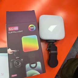 إضاءة فيديو RGB صغيرة BKN MJ-88 بمشبك 180 درجة وبطارية 1000mAh - 4.5W بتأثيرات إضاءة وشحن Type-C BKN MJ-88 RGB Light 1000mAh 4.5W
