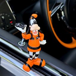 ميكي وأصدقاؤه – صندوق مفاجآت يوم السباق F1 Mickey and Friends F1 Race Day Blind Box