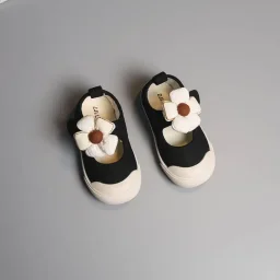 ترينشوز حذاء بناتي باربع الوان Tracksuit Shoes Girls Four Colors