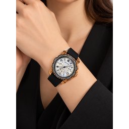 ساعة نسائيه من بيير كاردان الفرنسيه pierre cardin watch