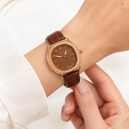 : ساعة الكلاسيك البنية ذات الميناء المثمن والهيكل المرصع | من متجر عشتار Classic Brown Octagon Leather Watch with Crystal Bezel |  Ishtar Store