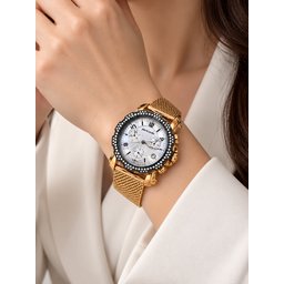 ساعة نسائيه من بيير كاردان الفرنسيه pierre cardin watch