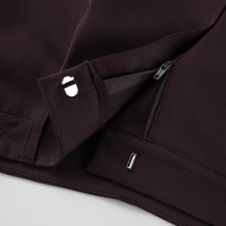 بدلة رسمية فاخرة بلون العنابي الداكن بقصة بيبلوم Burgundy Suit