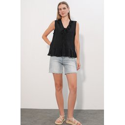 بلوزة نسائية سوداء بياقة V وتفاصيل ربط وكشكشة - 40033 Women's V-Neck Tie Detail Ruffled Blouse 40033 - Black