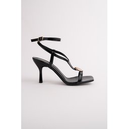 صندل نسائي MUGGO HEART بكعب رفيع وإكسسوار قلب - أسود Muggo HEART Women's Thin-Heeled Sandals with Heart Accessory - Black